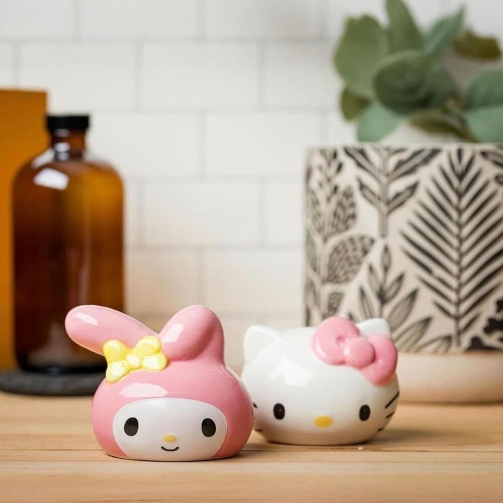 NEW Sanrio Hello Kitty My Melody Salt Pepper Shaker Set 3D Ceramic Sculpted Kpop